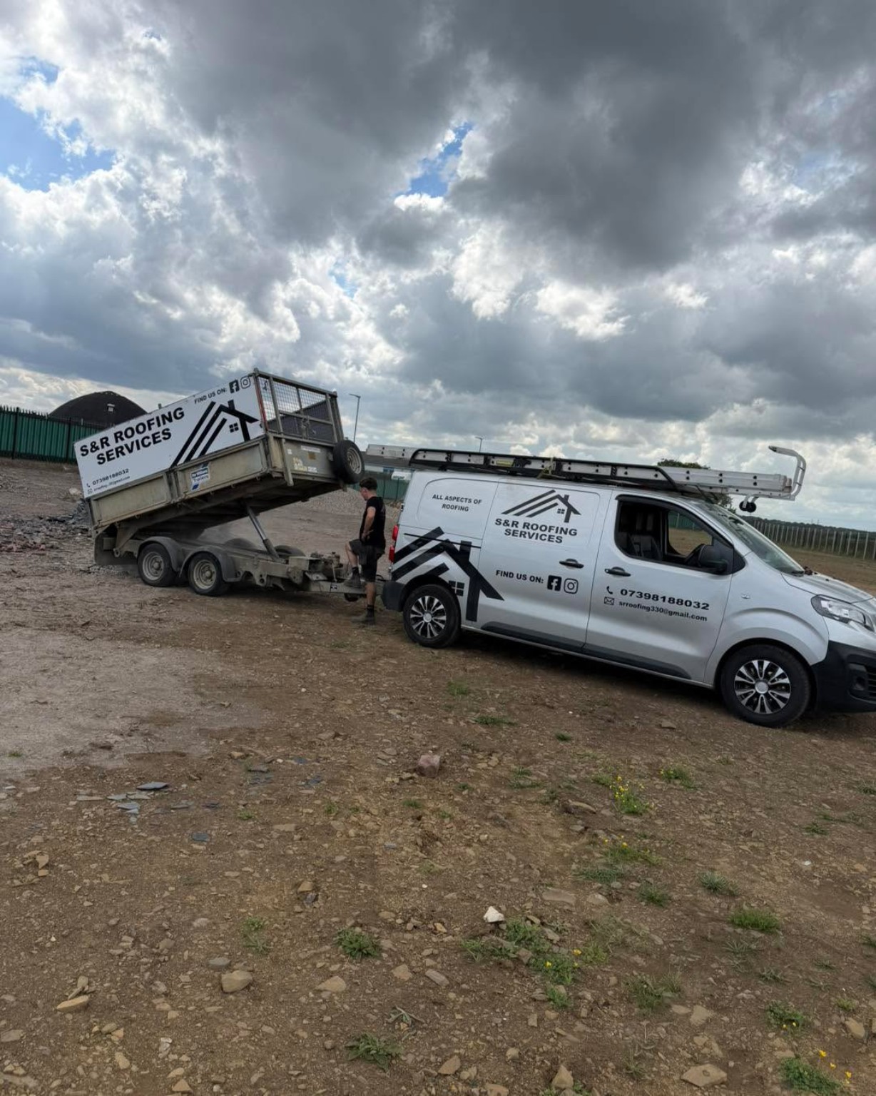 S&R Roofing van